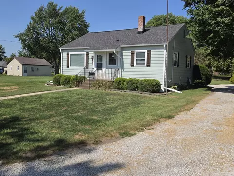 Exterior - 102 E Washington St, Danforth, IL 60930 photo 6 of 11