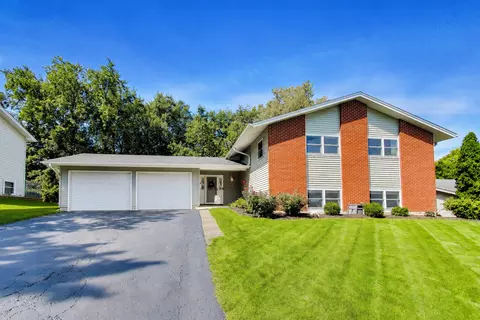 6402 Bradley Dr, Woodridge, IL 60517
