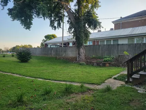 Exterior - 206 Freeman St, Anna, IL 62906 photo 6 of 8