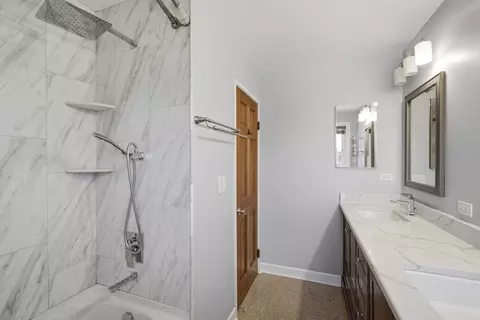 Bath - 411 Hickory Dr #411, Wheeling, IL 60090 photo 3 of 4