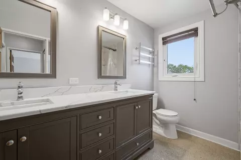Bath - 411 Hickory Dr #411, Wheeling, IL 60090 photo 2 of 4