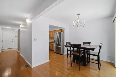 Entry Way - 411 Hickory Dr #411, Wheeling, IL 60090 photo 2 of 2