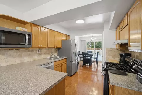 Kitchen - 411 Hickory Dr #411, Wheeling, IL 60090 photo 1 of 2