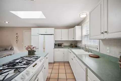 Kitchen - 231 Latrobe Ave, Northfield, IL 60093 photo 1 of 2