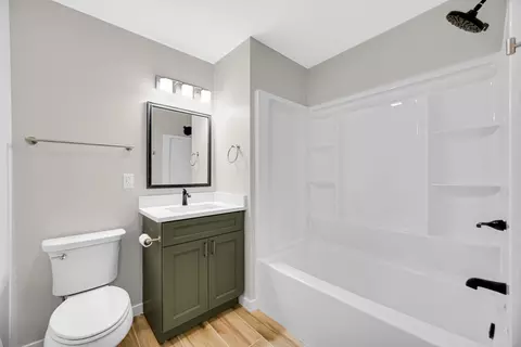 Bath - 17517 Shirley Dr, Lansing, IL 60438 photo 2 of 2