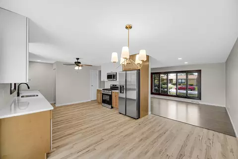 Kitchen - 17517 Shirley Dr, Lansing, IL 60438 photo 4 of 4