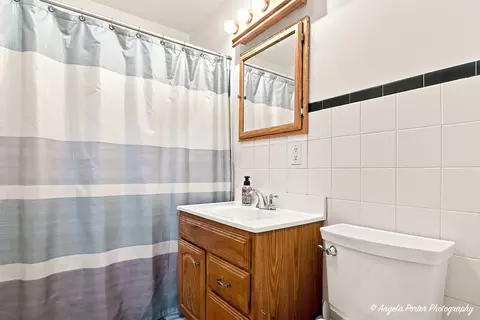 Bath - 4707 William St, Mchenry, IL 60051 photo 1 of 1