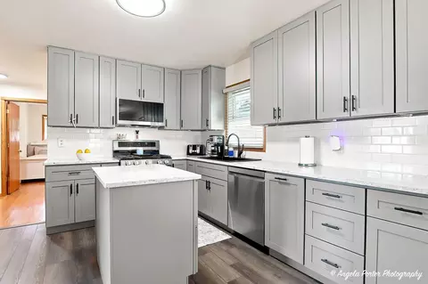 Kitchen - 4707 William St, Mchenry, IL 60051 photo 3 of 6