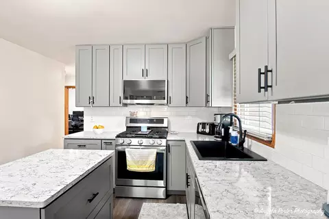 Kitchen - 4707 William St, Mchenry, IL 60051 photo 5 of 6