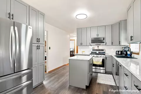 Kitchen - 4707 William St, Mchenry, IL 60051 photo 4 of 6