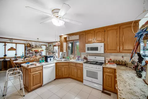 Kitchen - 19331 Everett Ln, Mokena, IL 60448 photo 2 of 3