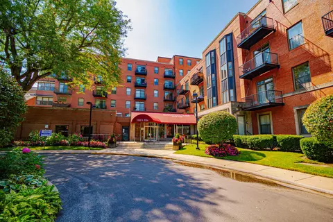 5200 S Ellis Ave #402, Chicago, IL 60615