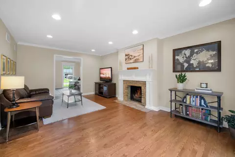 Living - 2031 Burnham Pl, Wheaton, IL 60189 photo 1 of 3