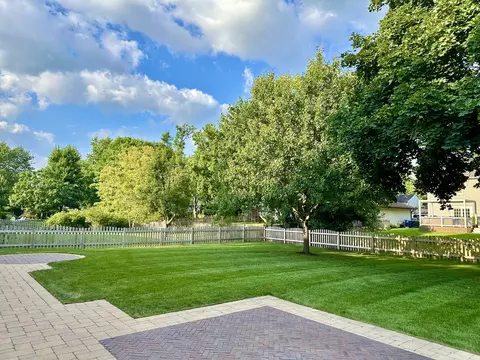 Exterior - 2031 Burnham Pl, Wheaton, IL 60189 photo 3 of 8