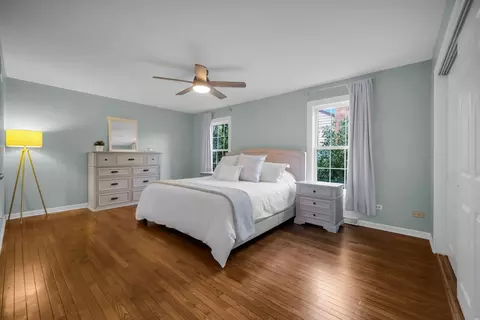 Bedroom - 2031 Burnham Pl, Wheaton, IL 60189 photo 4 of 4