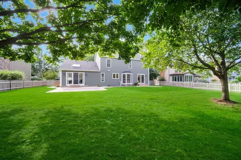 Exterior - 2031 Burnham Pl, Wheaton, IL 60189 photo 6 of 8