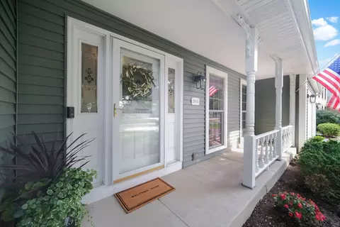 Exterior - 2031 Burnham Pl, Wheaton, IL 60189 photo 2 of 8