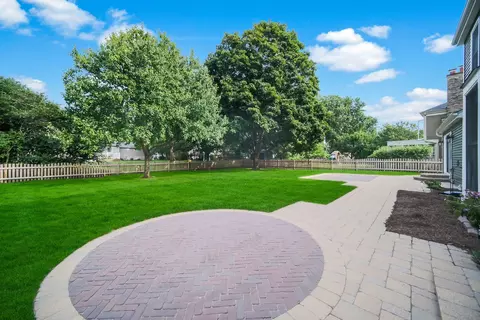 Exterior - 2031 Burnham Pl, Wheaton, IL 60189 photo 4 of 8