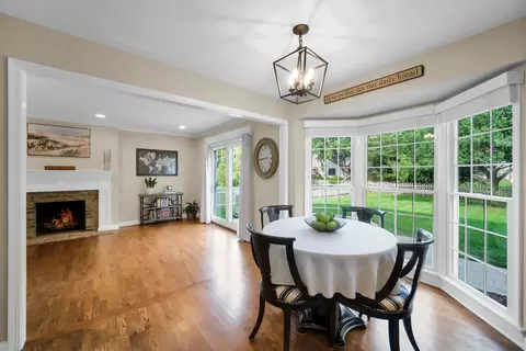 Dining - 2031 Burnham Pl, Wheaton, IL 60189 photo 2 of 2