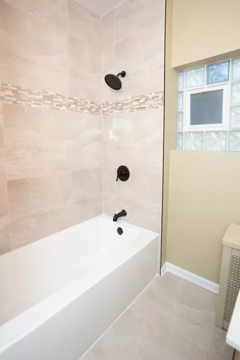 Bath - 7521 S Champlain Ave, Chicago, IL 60619 photo 2 of 4