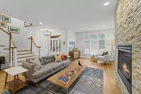 Living - Undisclosed, Mount Prospect, IL 60056 photo 1 of 4