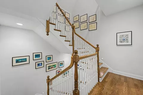 Entry Way - Undisclosed, Mount Prospect, IL 60056 photo 3 of 5