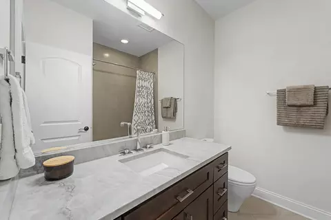 Bath - Undisclosed, Mount Prospect, IL 60056 photo 4 of 7