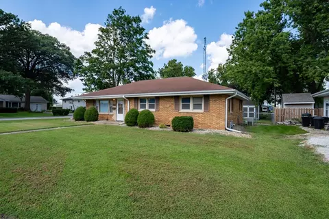 Exterior - 203 E Bullard St, Forrest, IL 61741 photo 3 of 10