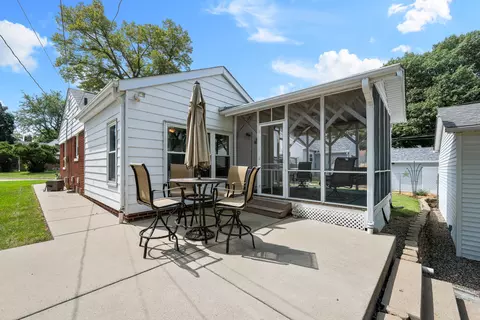 Exterior - 2723 24th Ave, Moline, IL 61265 photo 7 of 9