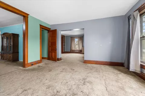 Living - 403 1st Ave, Ottawa, IL 61350 photo 3 of 9