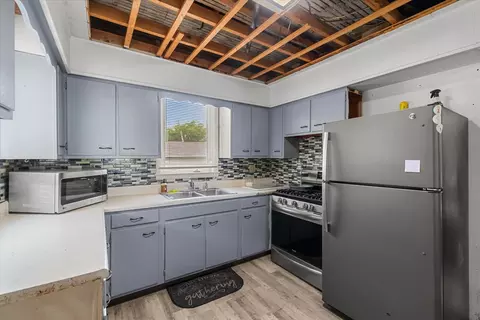 Kitchen - 403 1st Ave, Ottawa, IL 61350 photo 2 of 2