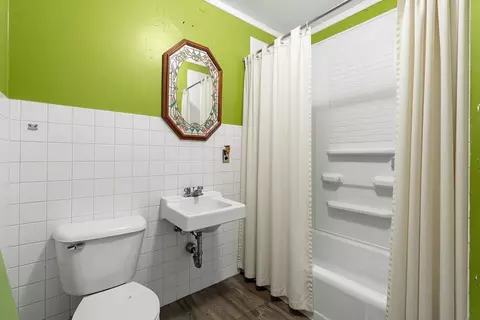Bath - 403 1st Ave, Ottawa, IL 61350 photo 1 of 2