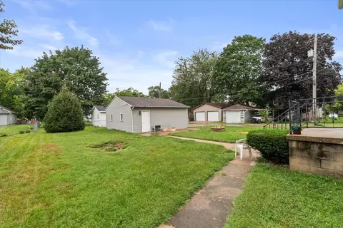 Exterior - 403 1st Ave, Ottawa, IL 61350 photo 3 of 5