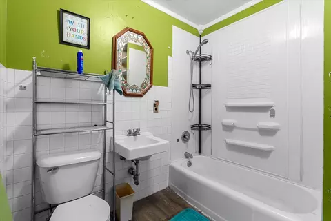 Bath - 403 1st Ave, Ottawa, IL 61350 photo 2 of 2