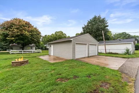 Exterior - 403 1st Ave, Ottawa, IL 61350 photo 4 of 5