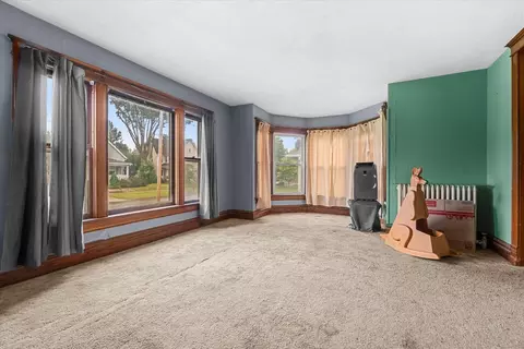 Living - 403 1st Ave, Ottawa, IL 61350 photo 2 of 9