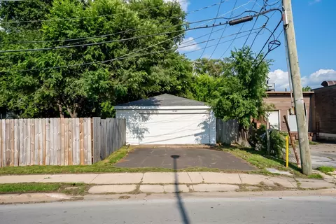 Exterior - 201 E 143rd St, Dolton, IL 60419 photo 4 of 4