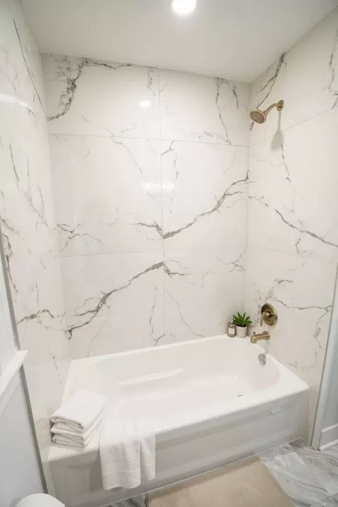 Bath - 201 E 143rd St, Dolton, IL 60419 photo 1 of 2