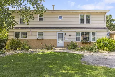 Exterior - 309 E Walnut St, Roselle, IL 60172 photo 2 of 4