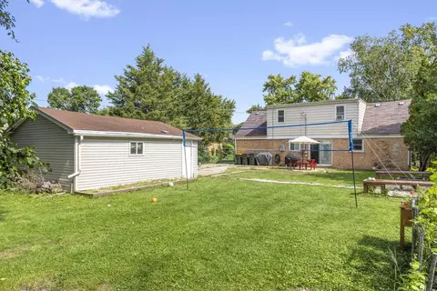 Exterior - 309 E Walnut St, Roselle, IL 60172 photo 4 of 4