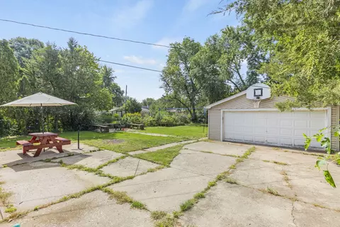Exterior - 309 E Walnut St, Roselle, IL 60172 photo 3 of 4