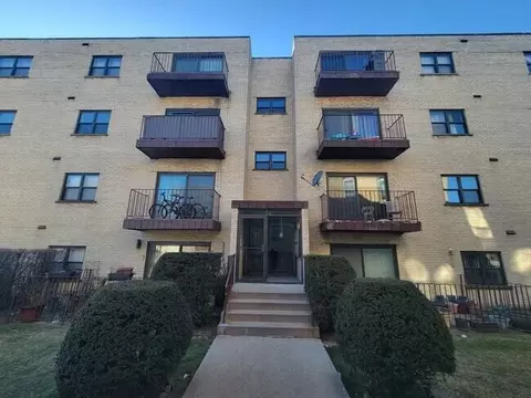 2615 W Foster Ave #104, Chicago, IL 60625