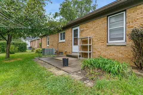Exterior - 1024 25th St, Moline, IL 61265 photo 2 of 6