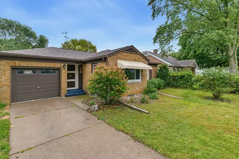 Exterior - 1024 25th St, Moline, IL 61265 photo 1 of 6
