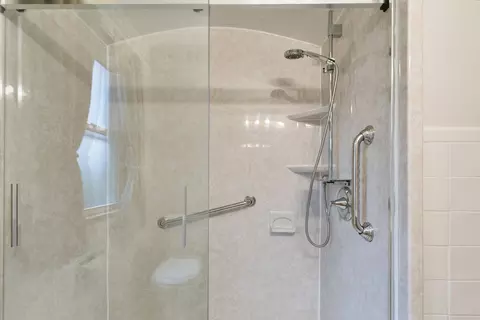 Bath - 1024 25th St, Moline, IL 61265 photo 4 of 5