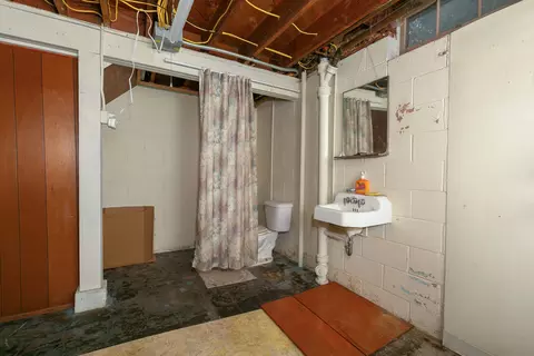 Bath - 1024 25th St, Moline, IL 61265 photo 5 of 5