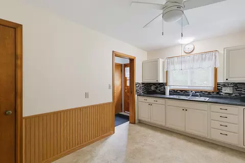Entry Way - 1024 25th St, Moline, IL 61265 photo 1 of 2