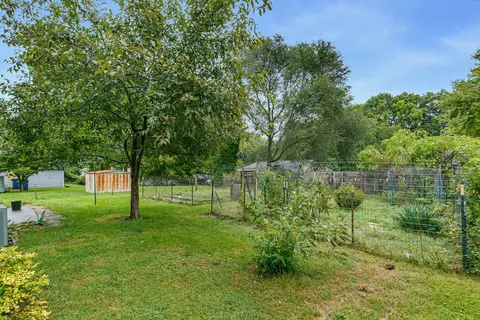Exterior - 1024 25th St, Moline, IL 61265 photo 3 of 6