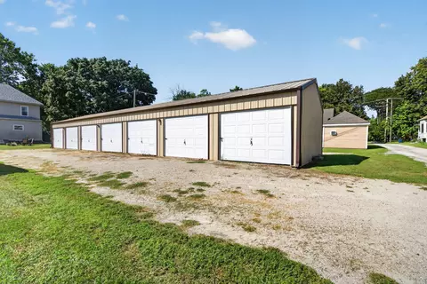 Exterior - 206 E Waupansie St, Dwight, IL 60420 photo 4 of 10
