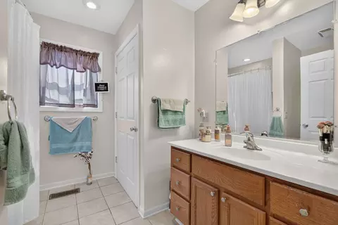Bath - 206 E Waupansie St, Dwight, IL 60420 photo 1 of 2
